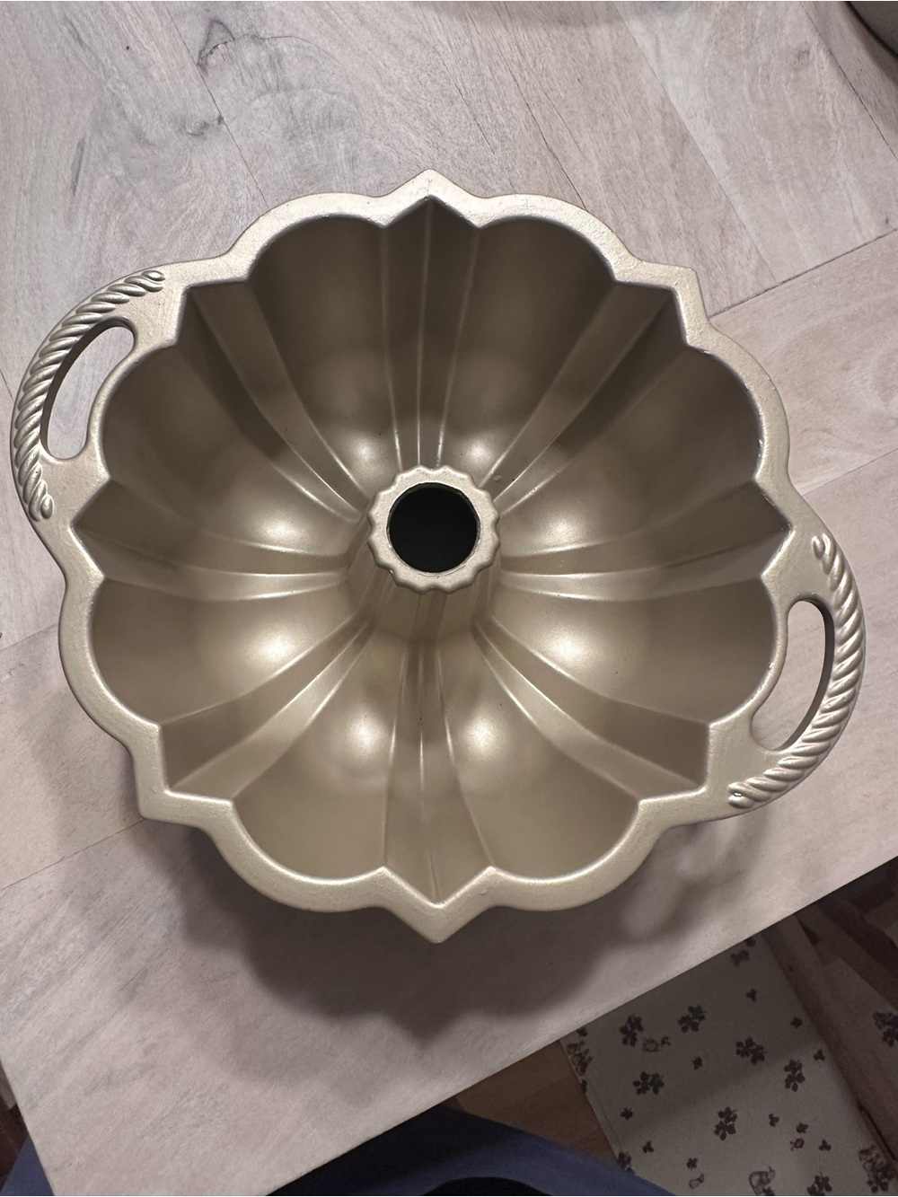Williams Sonoma Gold Touch Mini Bundt Cake Pan